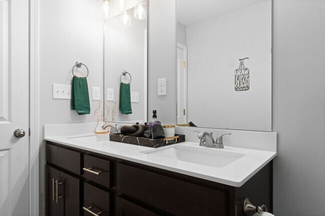 Building Photo - 541 New S Dr