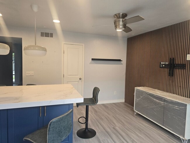 Building Photo - Beautiful Townhome for Rent