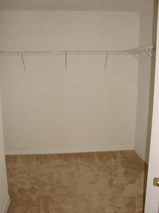 Building Photo - 608 Reservation Ave