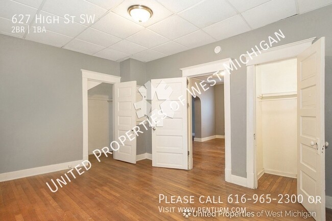 Building Photo - Available Now |2 Bed 1 Bath Lower Level Ap...