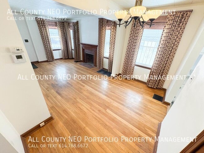 Building Photo - 1463 E Whittier St