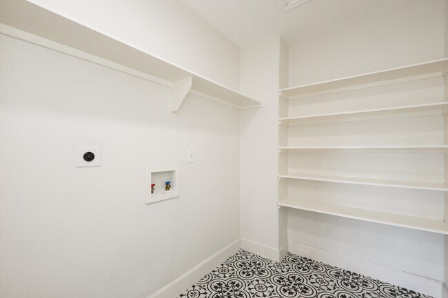 Building Photo - 12102 Ent Loop