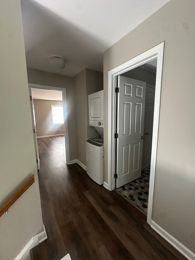 Building Photo - Cozy 2 Bedroom Condo