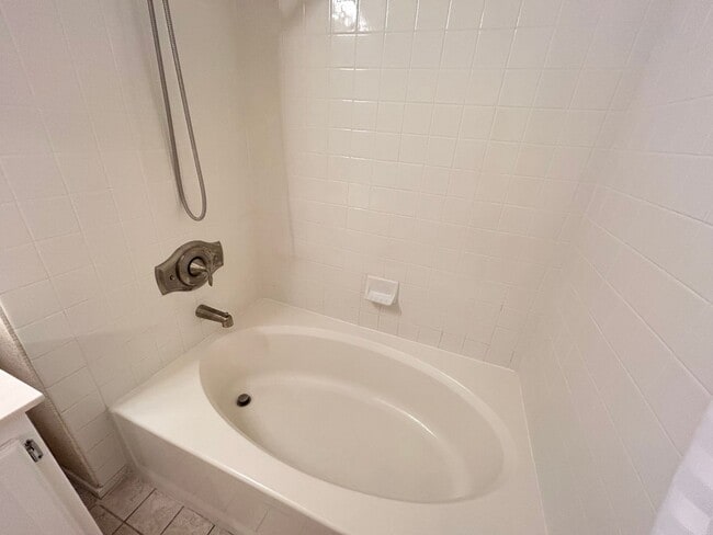 Building Photo - 3 bedroom 2 bathroom Summerlin condo!