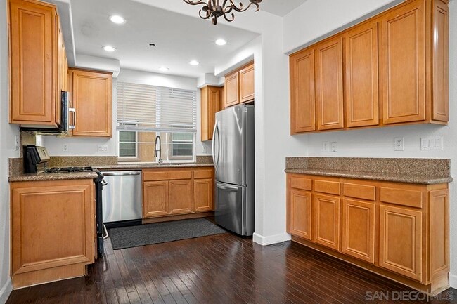 Building Photo - 644 Hatfield Dr