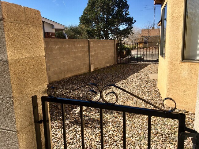 Building Photo - Heritage Hills Rental