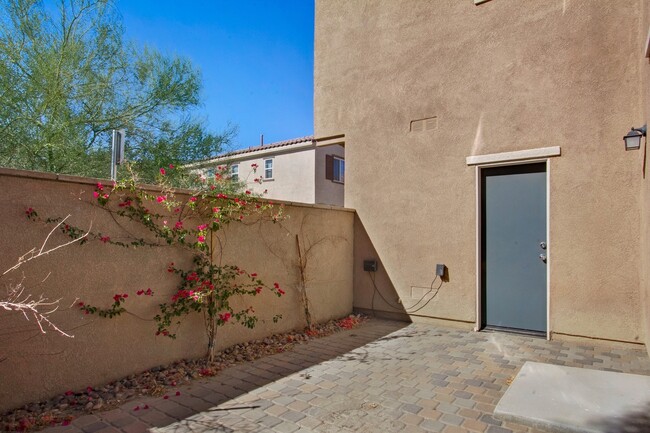 Building Photo - Stunning Spanish Villa in Palm Desert