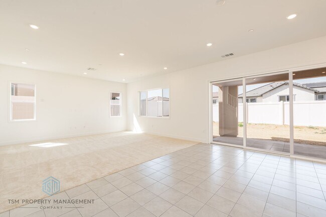Building Photo - 15437 La Subida Dr