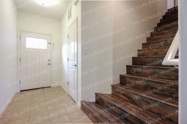 Building Photo - 13640 SE Madena Way