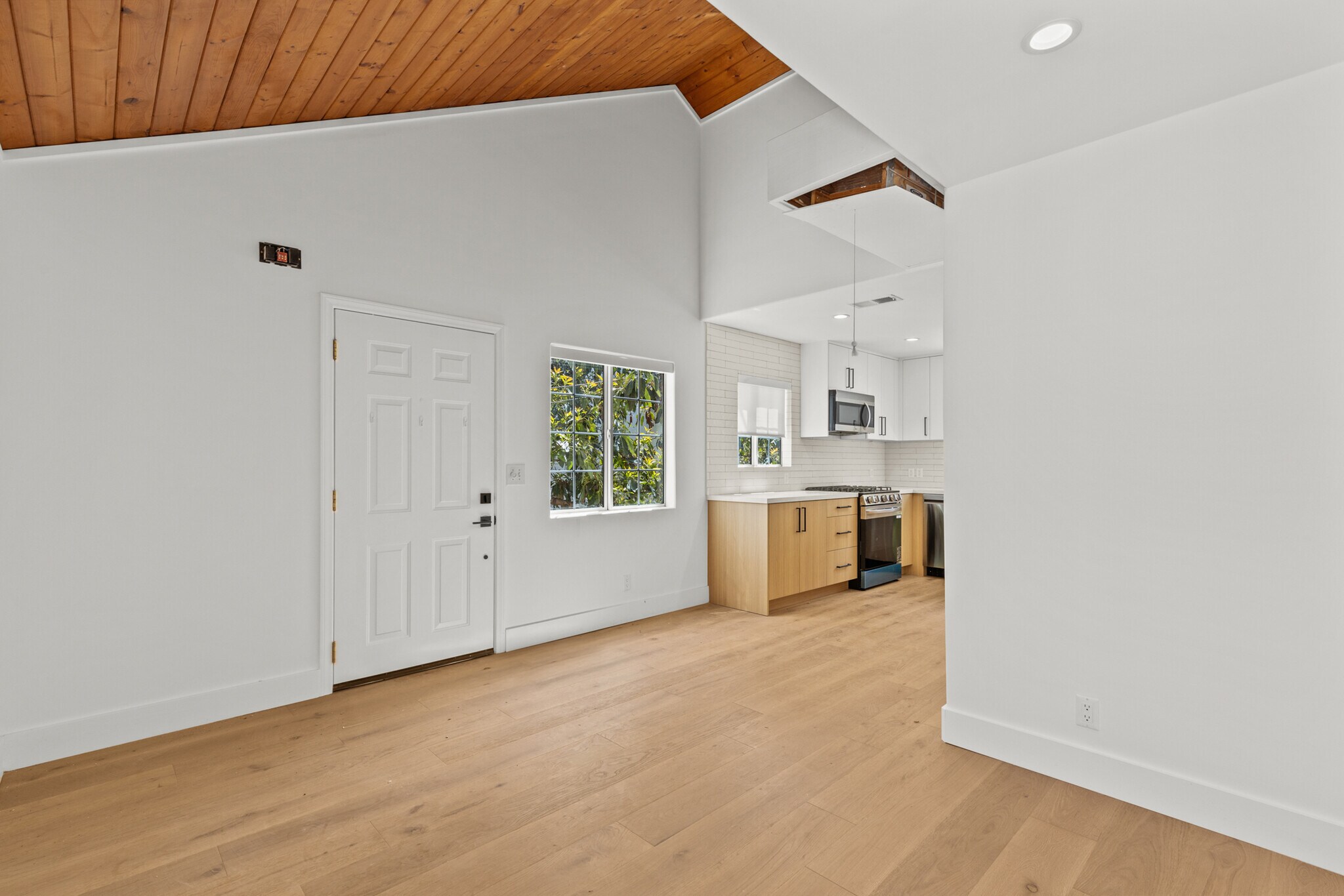 Building Photo - 10920 Hesby St