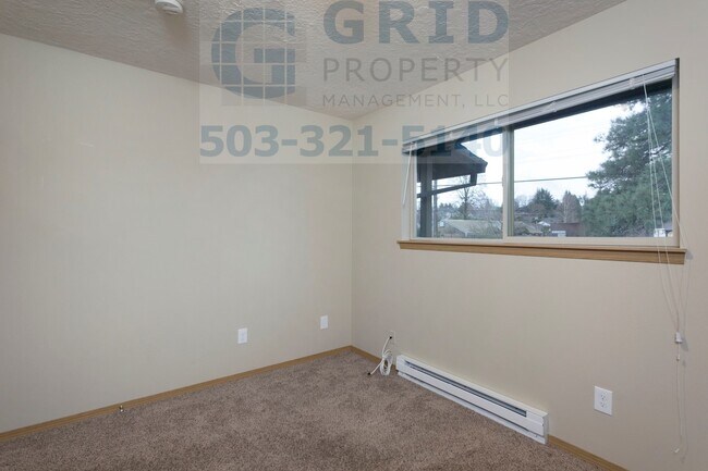 Building Photo - Newly Remodeled 2 Bedroom Apartment in Mt. Tabor - $500 MOVE IN SPECIAL!
