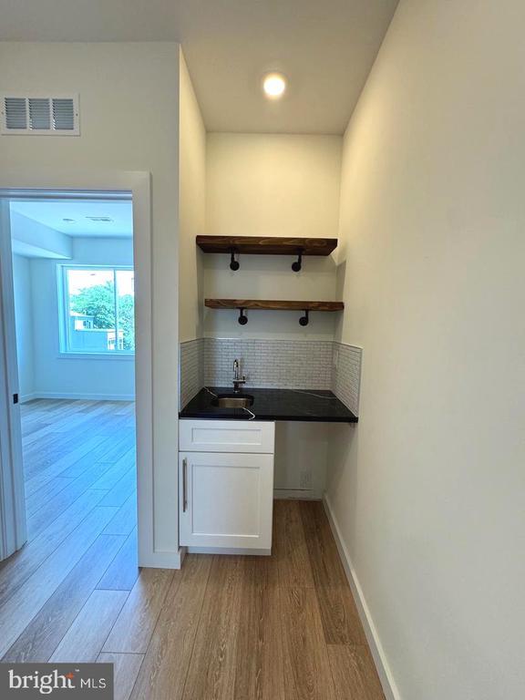 Building Photo - 2043 N Randolph St