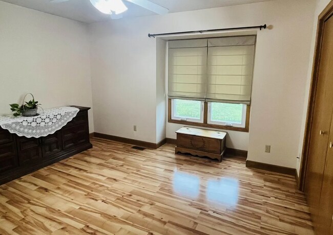 Building Photo - LOOK AT THIS GEM!  Schedule A Tour Today!!