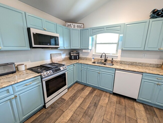 Building Photo - 1880 Presidio St