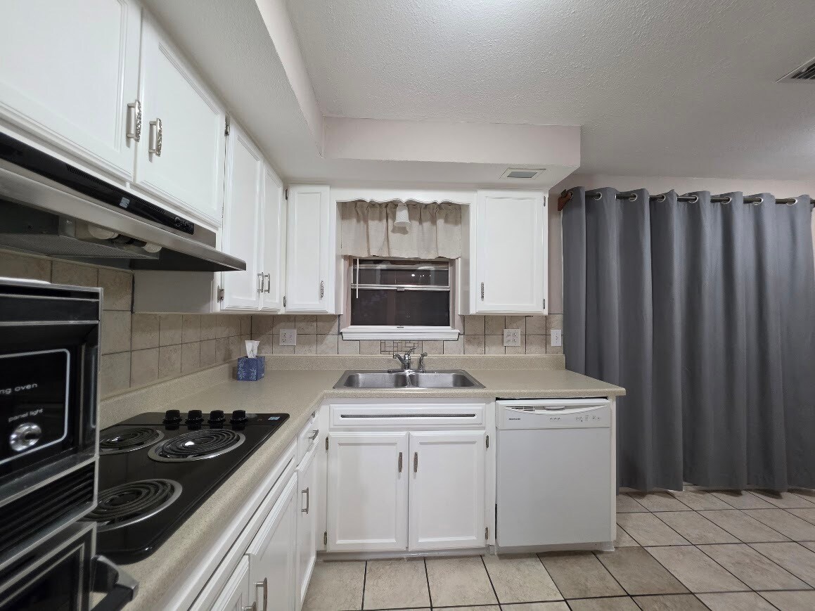 Building Photo - 4104 Kim Dr