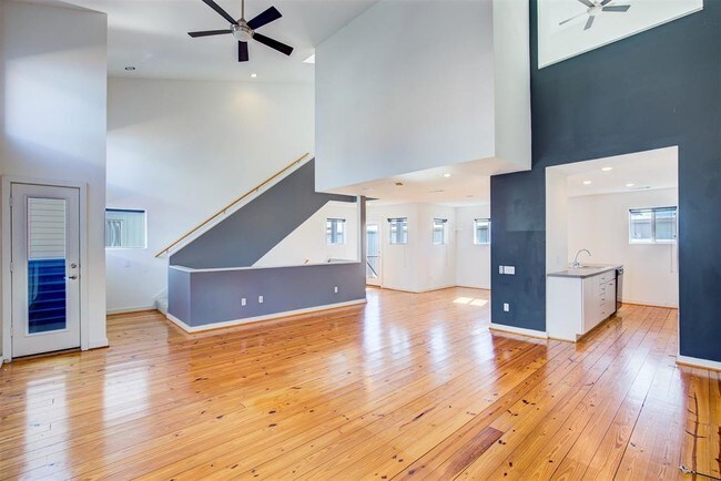 Building Photo - 3212 Yellowstone Blvd