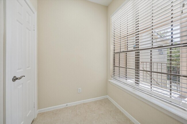 Building Photo - 2700 Revere St