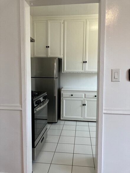 Building Photo - 442 N Spaulding Ave