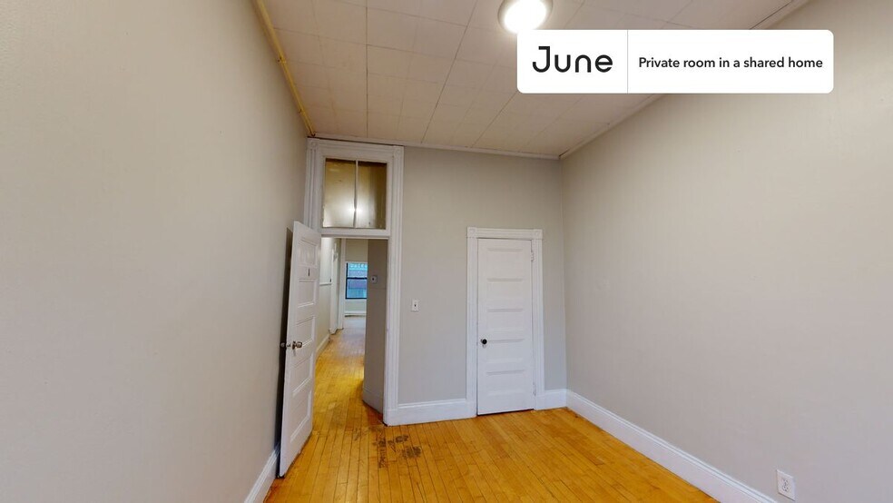 Building Photo - Private bedroom in 5 bed/2 bath Home