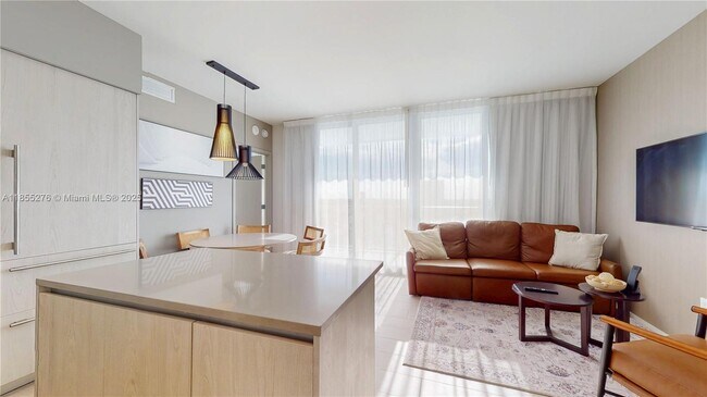 Building Photo - 4010 S Ocean Dr
