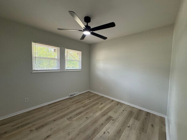 Building Photo - $2,195/month | 4 Bed | 2.5 Bath | 2,046 Sq Ft