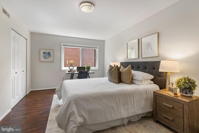 Building Photo - 3330 S 28th St