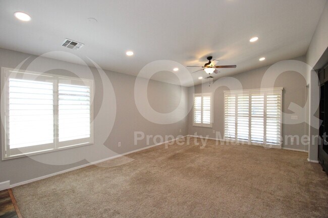 Building Photo - 2009 E Lindrick Dr