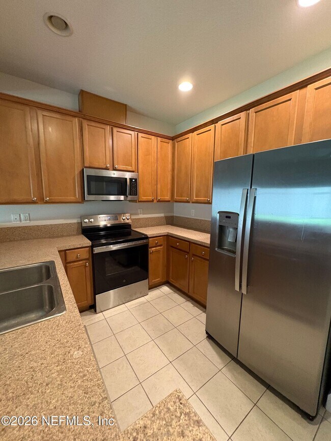 Building Photo - 607 Crystal Way