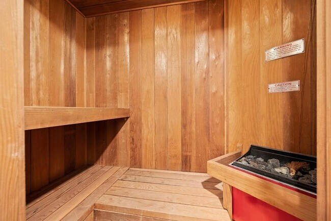 Building Photo - 7518 Stonecliff Dr