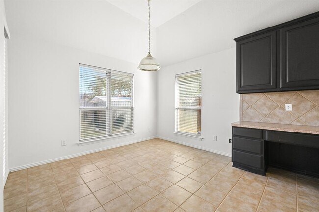 Building Photo - 1665 Amberwood Loop