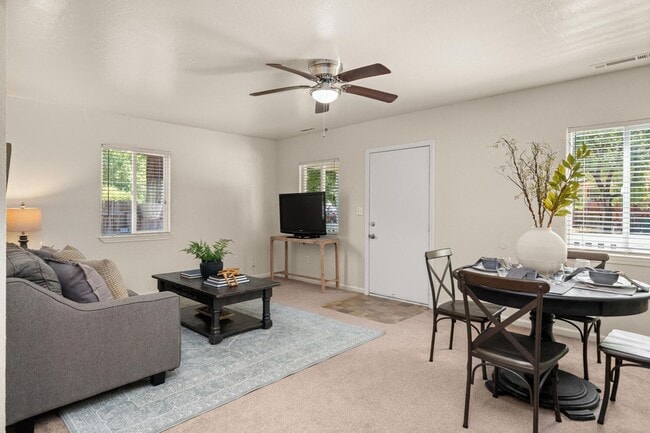 Building Photo - **Reserve for Summer 2026** Cute 2 Bedroom...