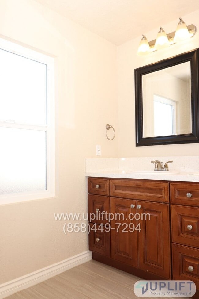 Building Photo - 4 Bedroom 2 Bath with Garage and Greenhous...
