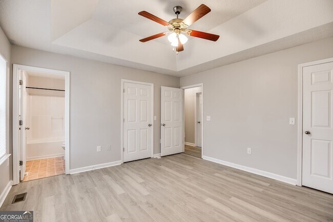 Building Photo - 18 Twin Oaks Ln