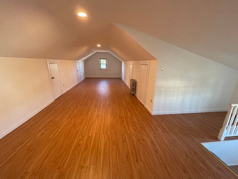 Large 3rd room flex space in the attic - 71 Madison Rd