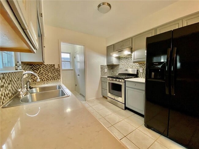 Building Photo - 2311 Dovehill Dr