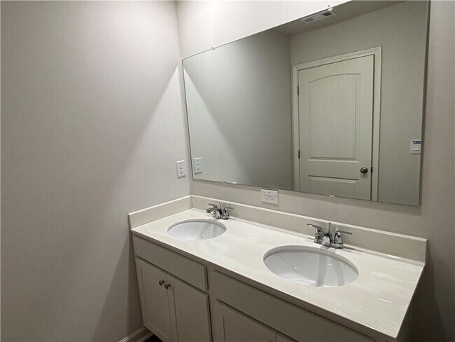Building Photo - 27 Rustin Rdg