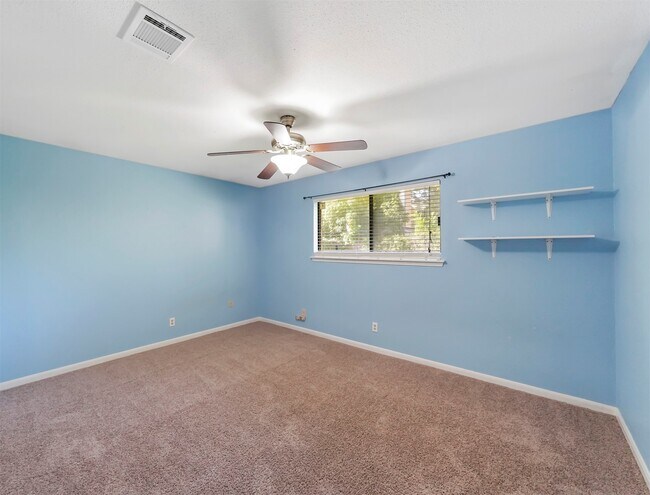 Building Photo - 2304 Colleen Dr