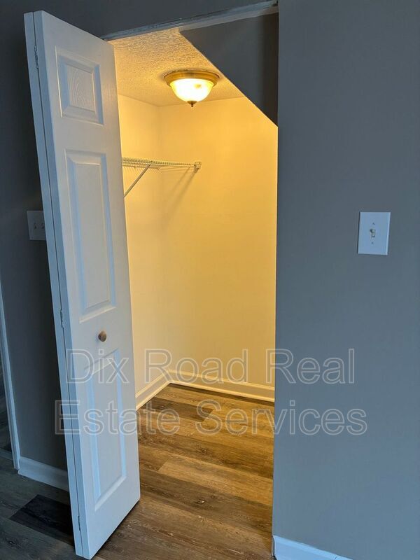 Building Photo - 715 Lorain Ave