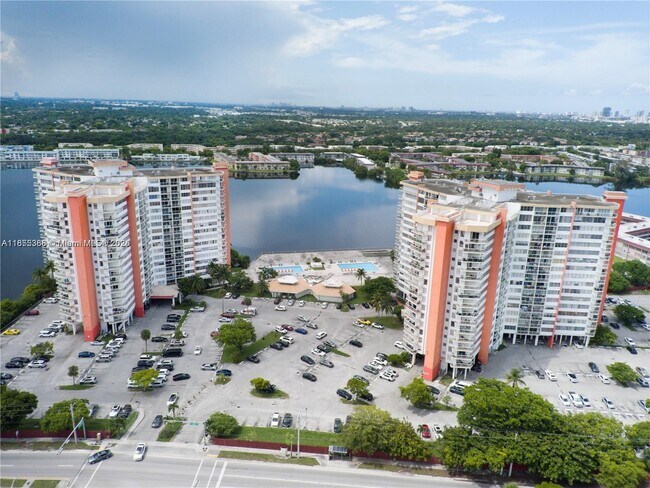Building Photo - 1301 NE Miami Gardens Dr
