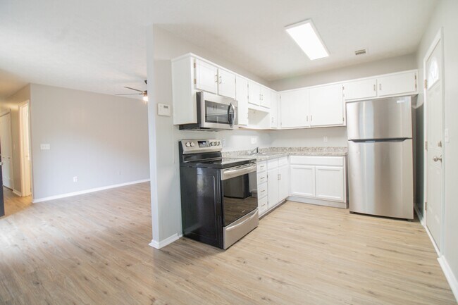 Building Photo - 5451 Minnie Lee Dr