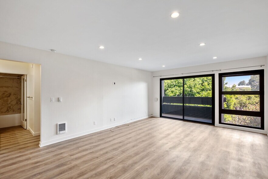 Building Photo - 7742 Redlands St