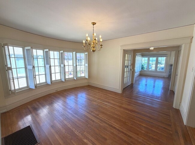 Building Photo - UPDATED BRIGHT HUGE 1650sf 2BR/1BA+BONUS Home Balboa Terrace LOTS of Natural Light AVAILABLE NOW