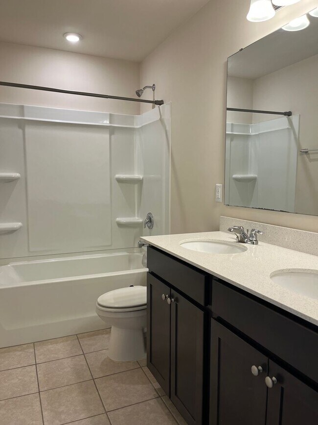 Building Photo - AMAZING LOCATION, Fantastic 4 Bed Home, In...