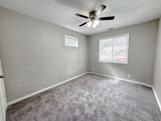 Building Photo - 10607 E Lexington Ave