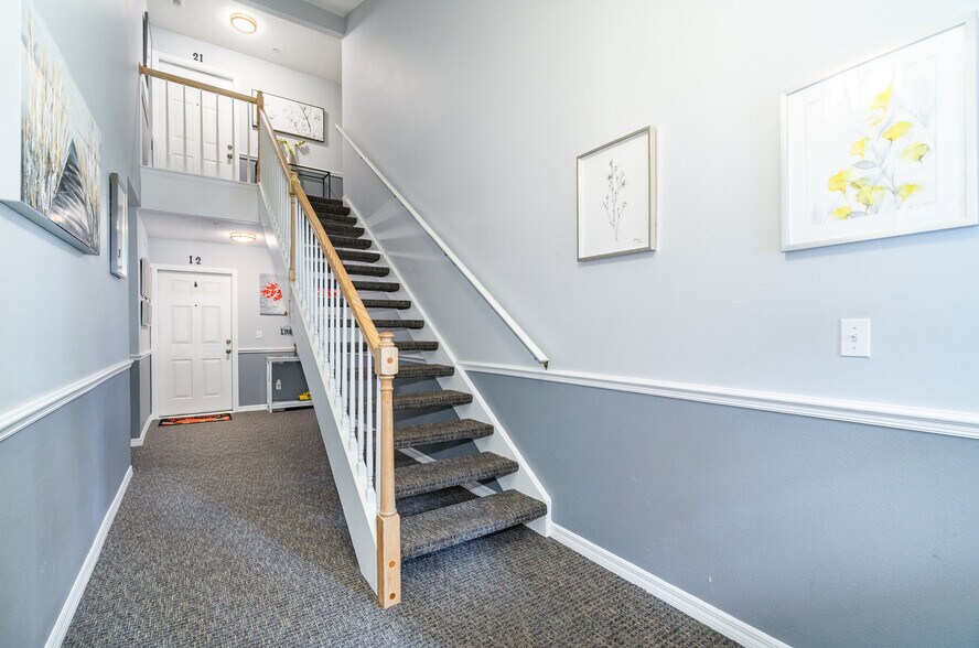 Building Photo - 1030 Loch Vail