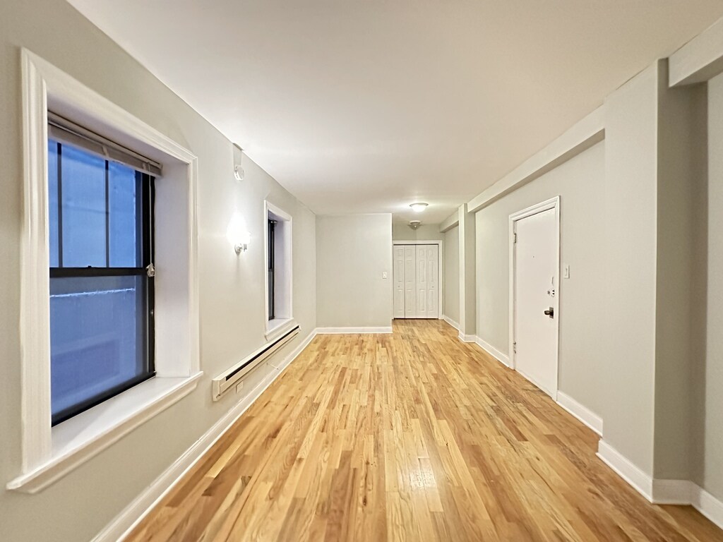 Building Photo - 1337 N Dearborn St