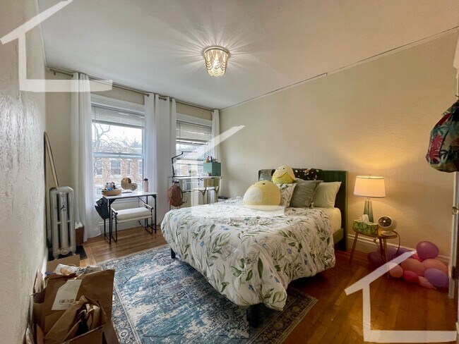 Building Photo - 9/1 Oversized 5BR near BU, Longwood, Kenmo...