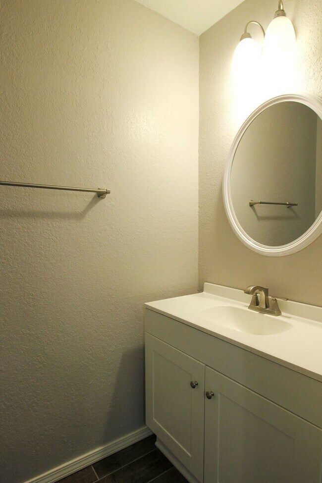 Building Photo - Freshly Remodeled & Ready For You To Call Home!