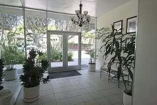 Building Photo - 645 Westmount Dr