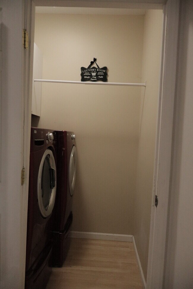 Building Photo - Expansive Mostly-Furnished Residence featuring 3 Bedrooms, a Completed Basement, and a Loft Space